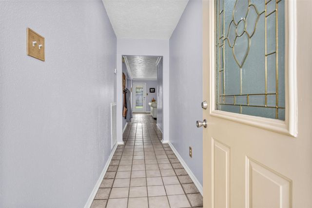 8422 Oakhaven Road, La Porte, TX 77571