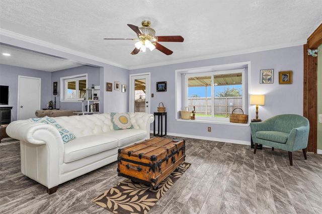 8422 Oakhaven Road, La Porte, TX 77571