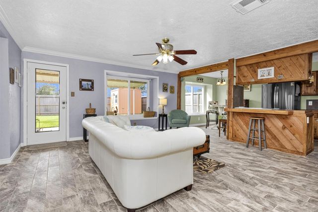 8422 Oakhaven Road, La Porte, TX 77571