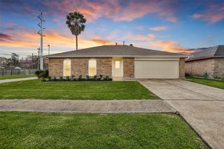 8422 Oakhaven Road, La Porte, TX 77571