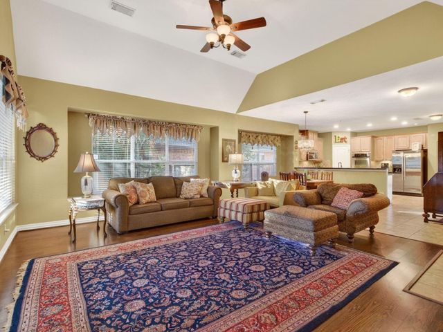 194 Maple Grove Drive, Conroe, TX 77384