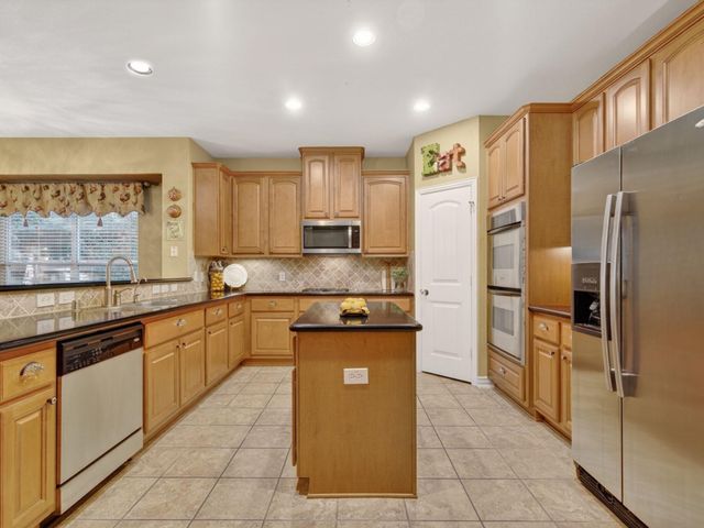 194 Maple Grove Drive, Conroe, TX 77384