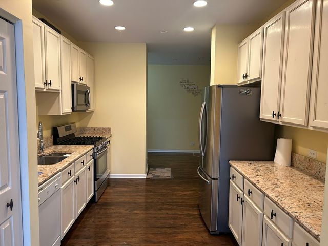 394 BAY Drive, Itasca, IL 60143