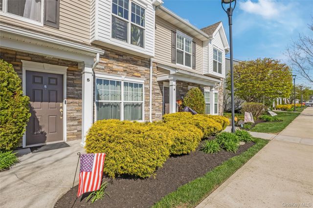 5 Hunter Drive, Central Islip, NY 11722
