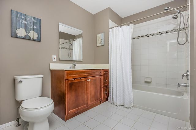 5 Hunter Drive, Central Islip, NY 11722