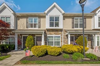 5 Hunter Drive, Central Islip, NY 11722