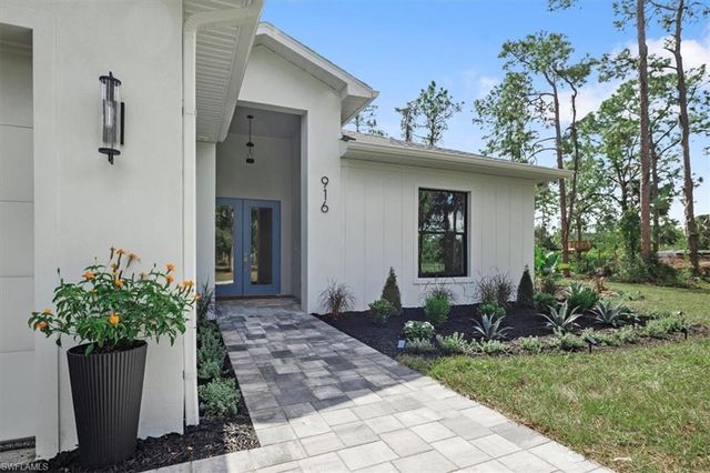 916 22nd AVE NE, Naples, FL 34120