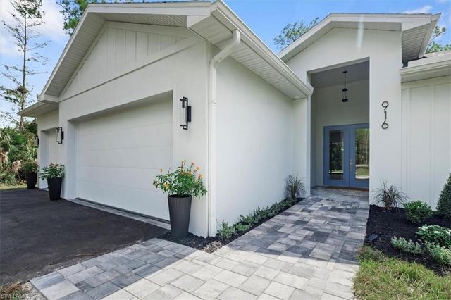 916 22nd AVE NE, Naples, FL 34120