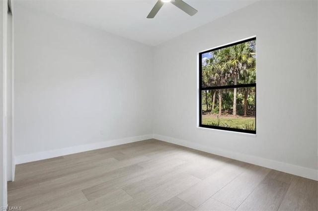 916 22nd AVE NE, Naples, FL 34120