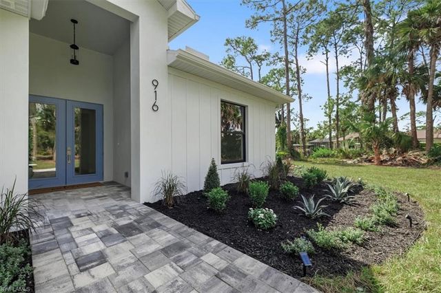 916 22nd AVE NE, Naples, FL 34120