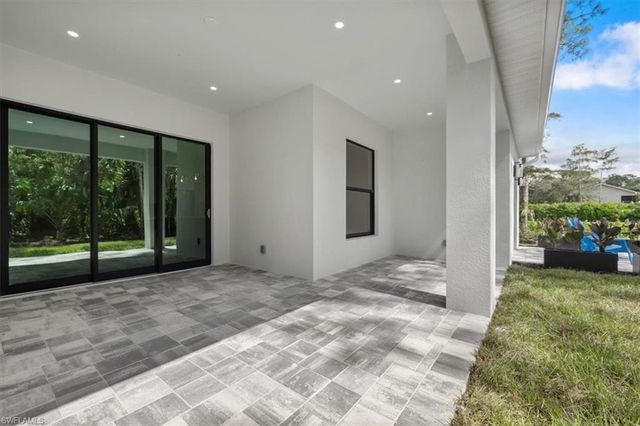916 22nd AVE NE, Naples, FL 34120