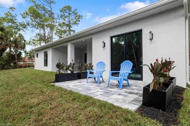 916 22nd AVE NE, Naples, FL 34120