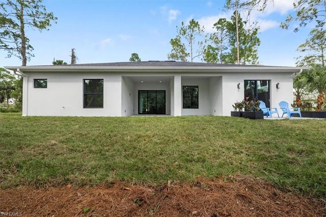 916 22nd AVE NE, Naples, FL 34120