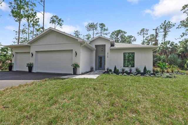 916 22nd AVE NE, Naples, FL 34120