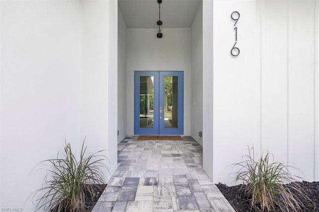 916 22nd AVE NE, Naples, FL 34120