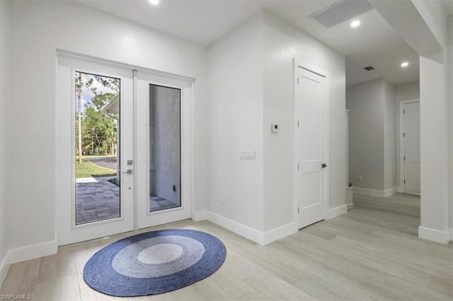 916 22nd AVE NE, Naples, FL 34120