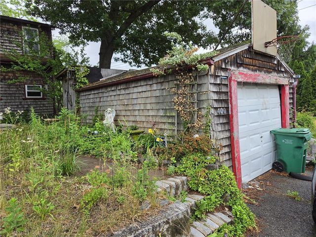 400 Lake Shore Drive, Warwick, RI 02889