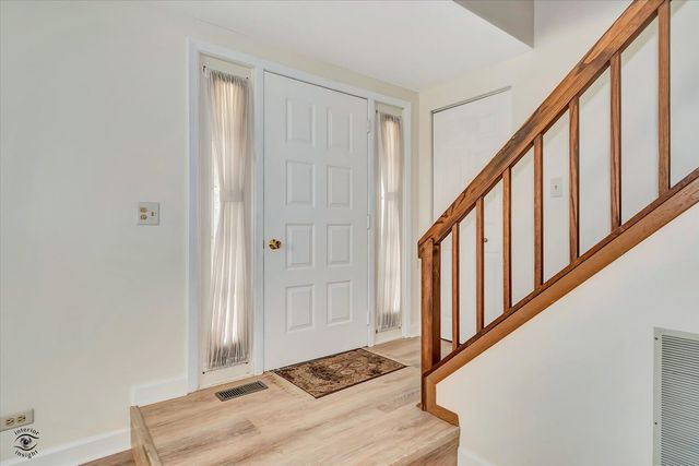 1233 Clematis Drive, Streamwood, IL 60107