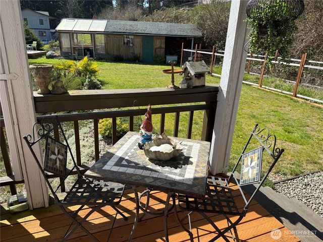 191 N North Hill Road, Hoodsport, WA 98548