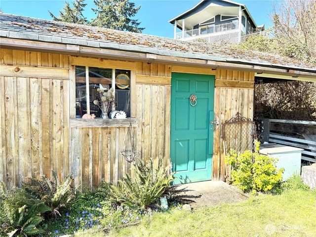 191 N North Hill Road, Hoodsport, WA 98548