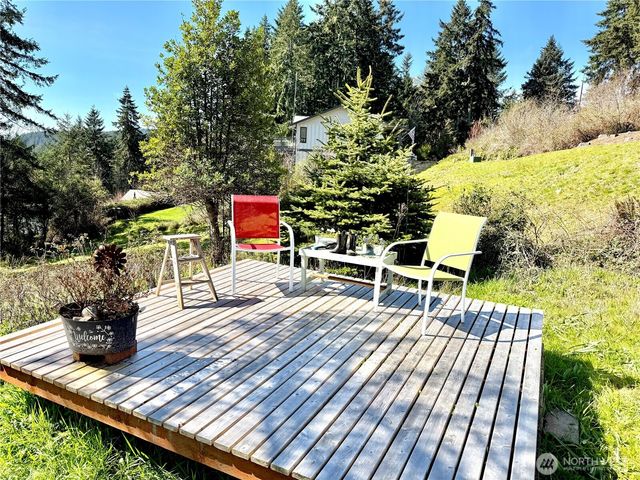 191 N North Hill Road, Hoodsport, WA 98548
