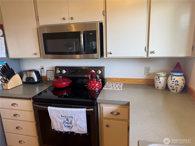 191 N North Hill Road, Hoodsport, WA 98548