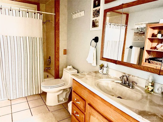 191 N North Hill Road, Hoodsport, WA 98548