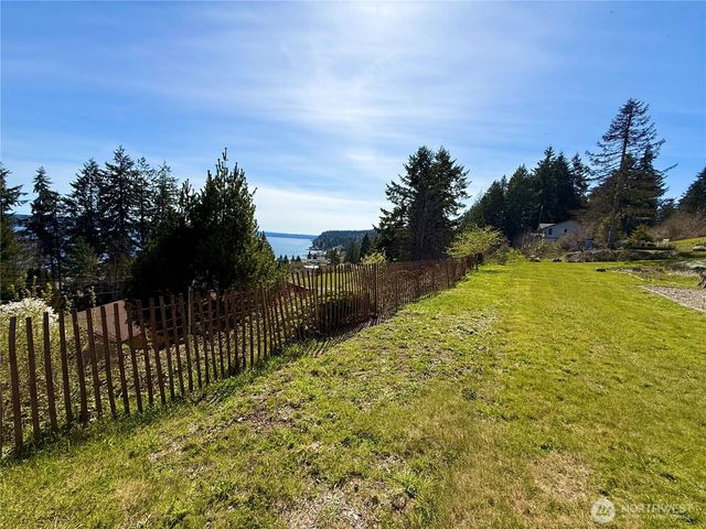 191 N North Hill Road, Hoodsport, WA 98548