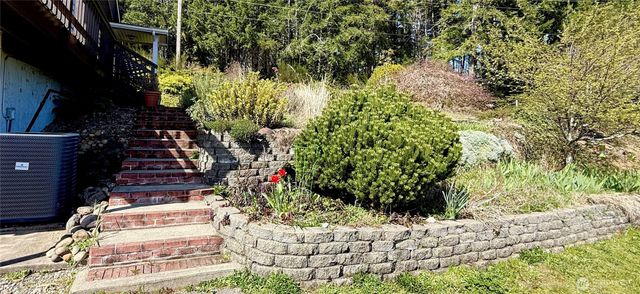 191 N North Hill Road, Hoodsport, WA 98548