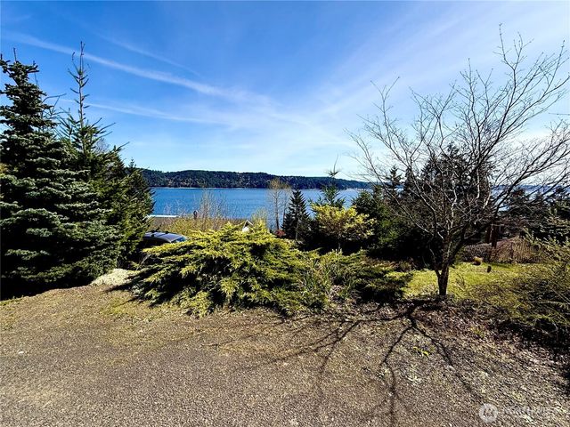 191 N North Hill Road, Hoodsport, WA 98548