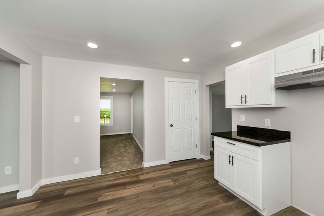 2711 E 800 North Road, Wenona, IL 61377