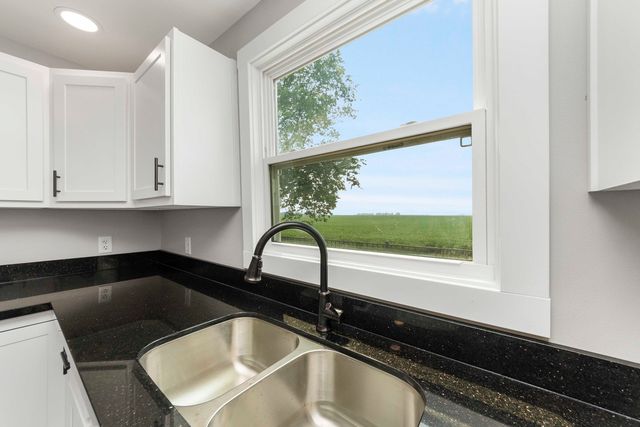 2711 E 800 North Road, Wenona, IL 61377