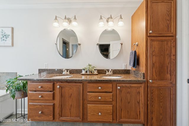 5109 Shadywood Court, Sylvania, OH 43560