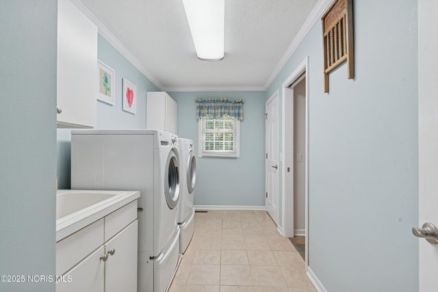 5109 Shadywood Court, Sylvania, OH 43560