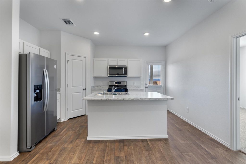 599 Arnold LOOP B, Uhland, TX 78640