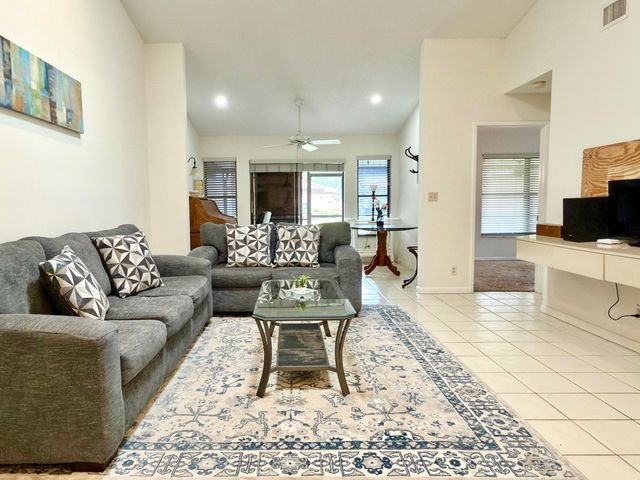 10975 Dolphin Palm Court B, Boynton Beach, FL 33437