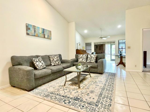 10975 Dolphin Palm Court B, Boynton Beach, FL 33437