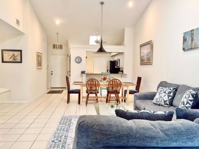 10975 Dolphin Palm Court B, Boynton Beach, FL 33437