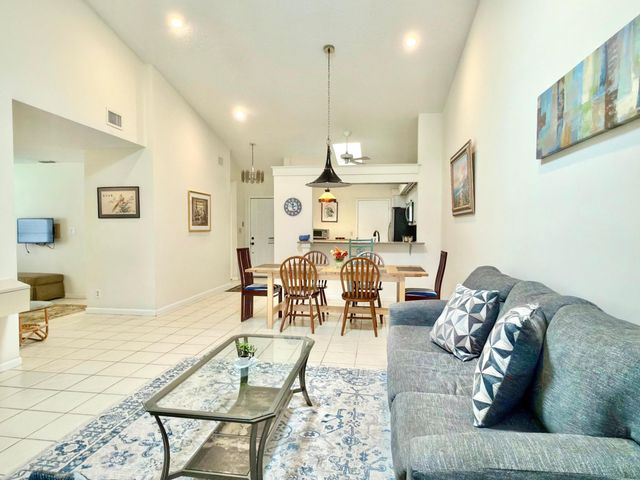10975 Dolphin Palm Court B, Boynton Beach, FL 33437