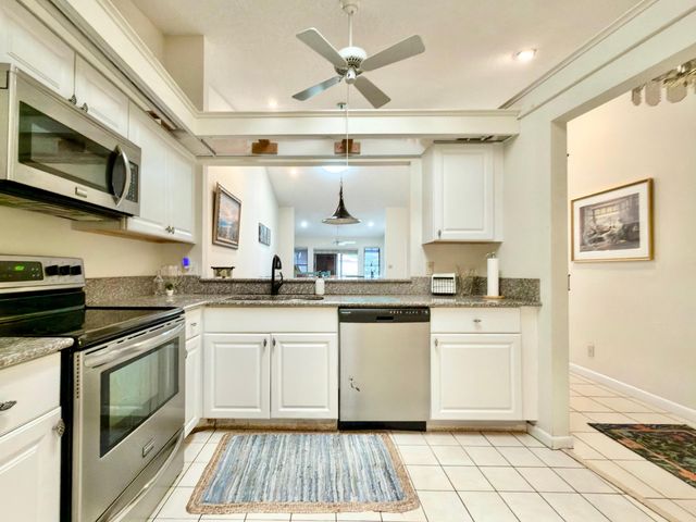 10975 Dolphin Palm Court B, Boynton Beach, FL 33437