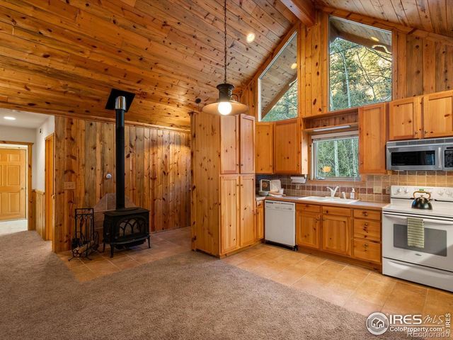 1035 Streamside Drive, Glen Haven, CO 80532