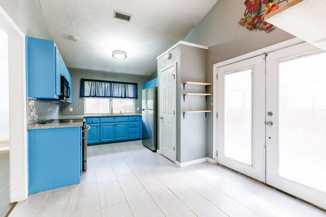 2210 93rd Street, Lubbock, TX 79423