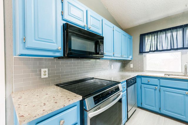 2210 93rd Street, Lubbock, TX 79423