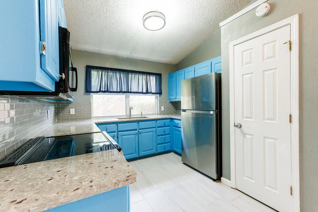 2210 93rd Street, Lubbock, TX 79423