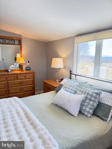 464 WOLFS BRIDGE RD, Carlisle, PA 17013