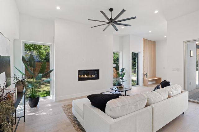 1913 Fairlawn LN, Austin, TX 78704
