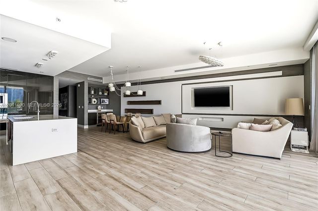 3300 NE 188th St 216, Aventura, FL 33180