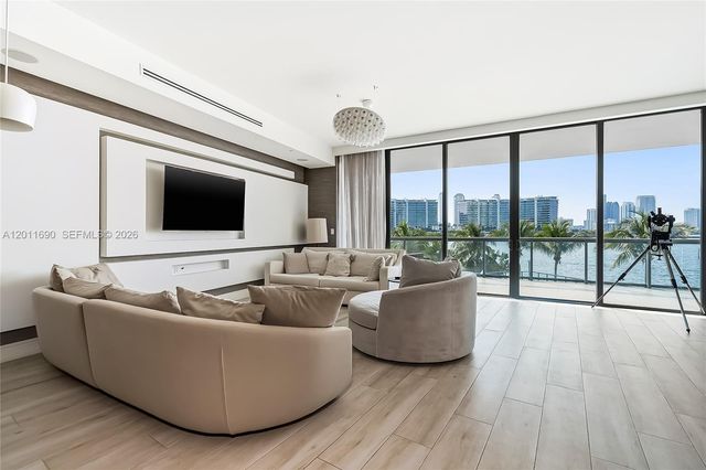 3300 NE 188th St 216, Aventura, FL 33180
