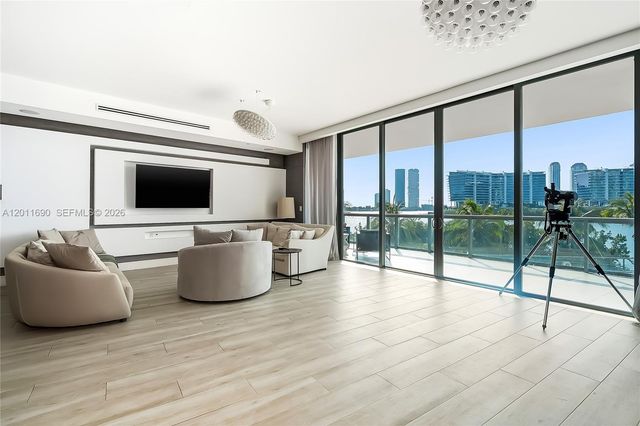 3300 NE 188th St 216, Aventura, FL 33180