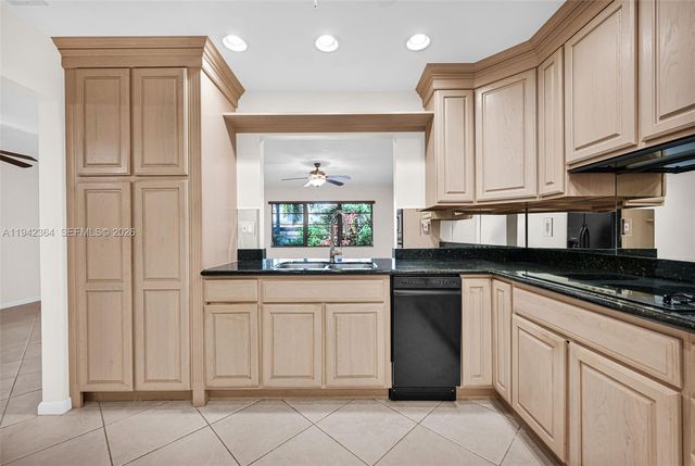 3951 NE 17th Ave 705, Pompano Beach, FL 33064